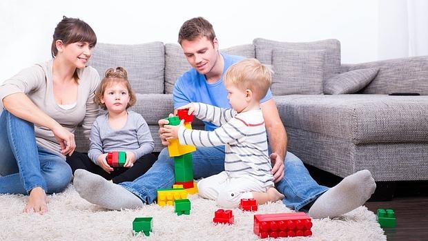 Los niños que juegan con sus padres son niños más felices