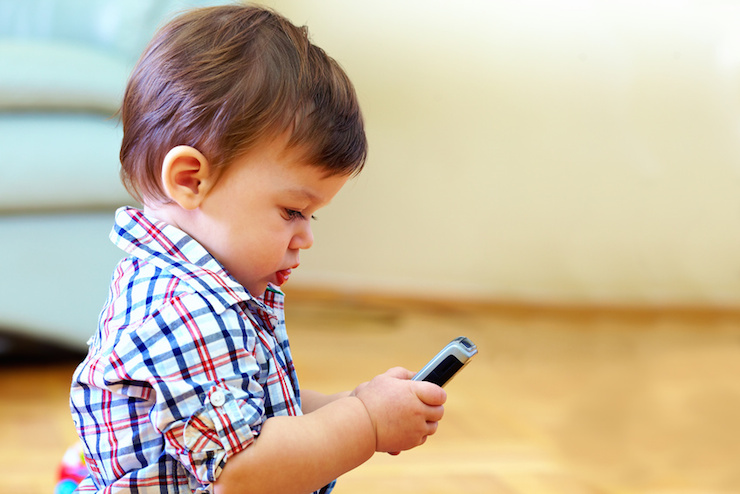 Razones por las que limitar el uso de los teléfonos móviles a tus hijos