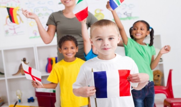 ¿Cuál es la mejor edad para que los niños aprendan idiomas?