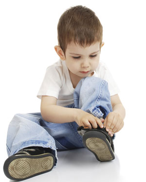 Calzado infantil: cómo ponerse los zapatos