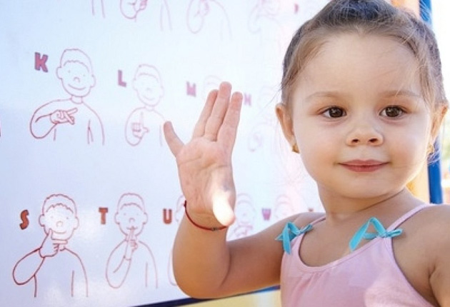 El cuidado de niños sordos