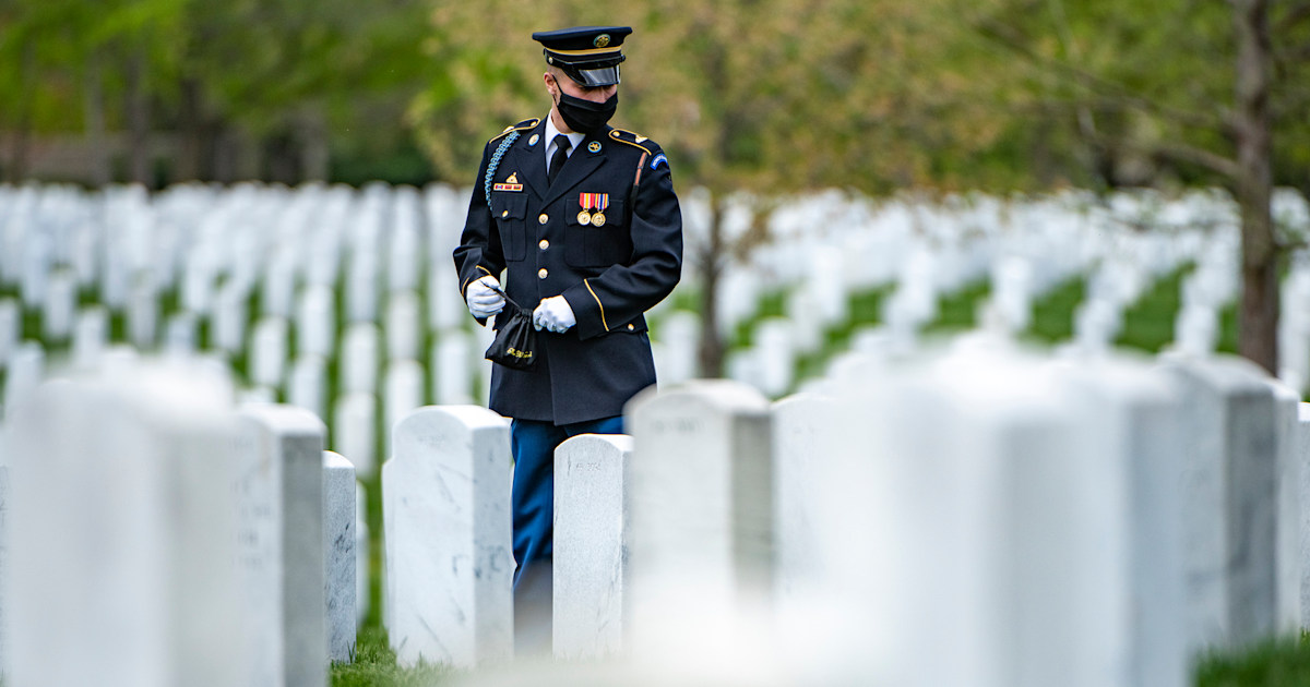 Cómo celebrar el Día de los Caídos y ayudar a las familias de los militares mientras la pandemia persiste