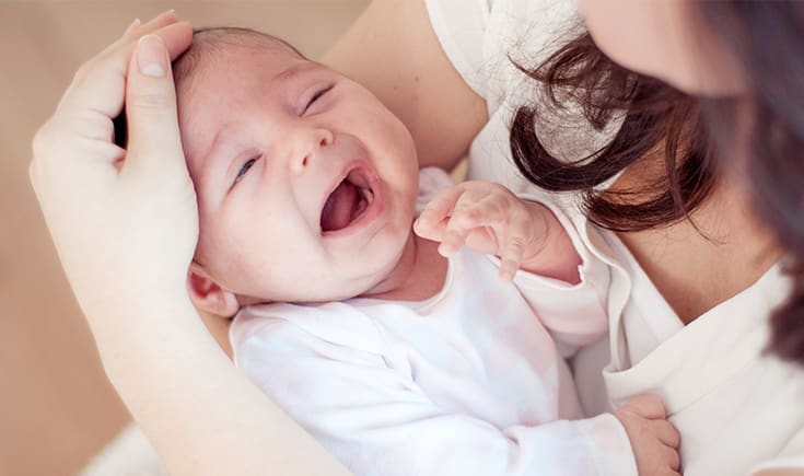 ¿Cómo puedo saber si mi bebé tiene sobrecarga de lactosa?