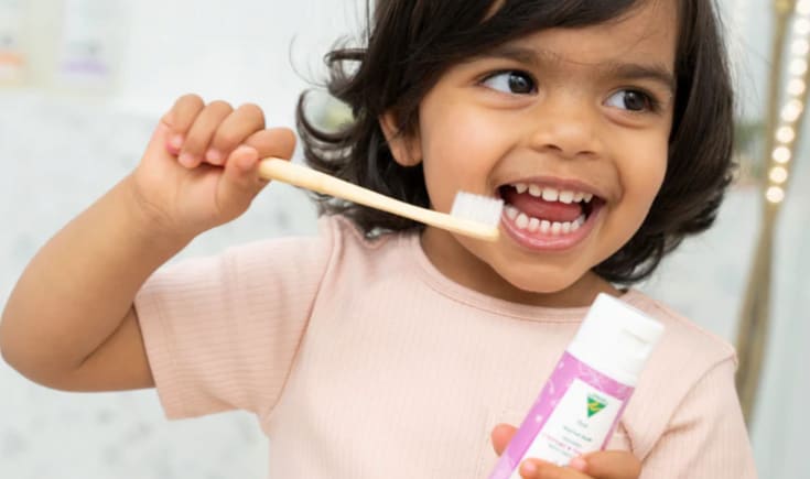 Por qué la pasta de dientes probiótica y sin flúor es beneficiosa para los pequeños dientes