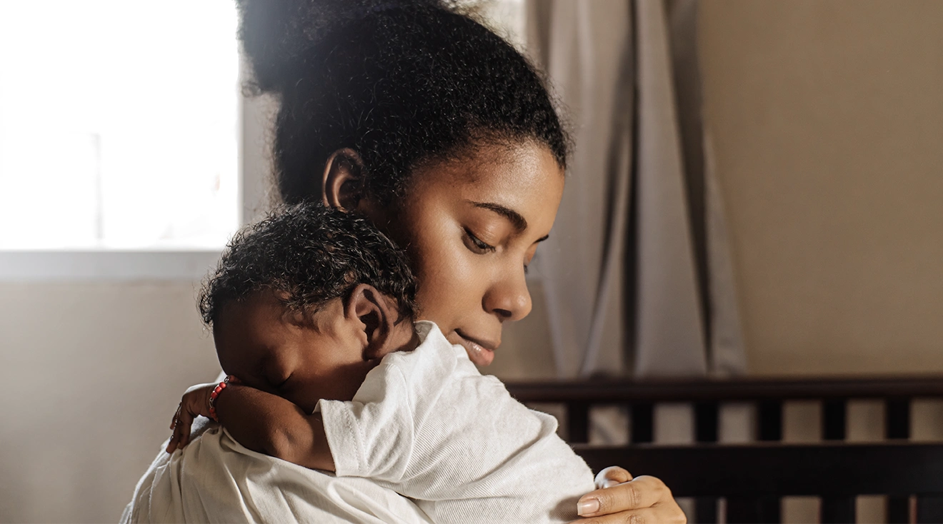 Un estudio revela un aumento de la tasa de SUID entre los bebés negros