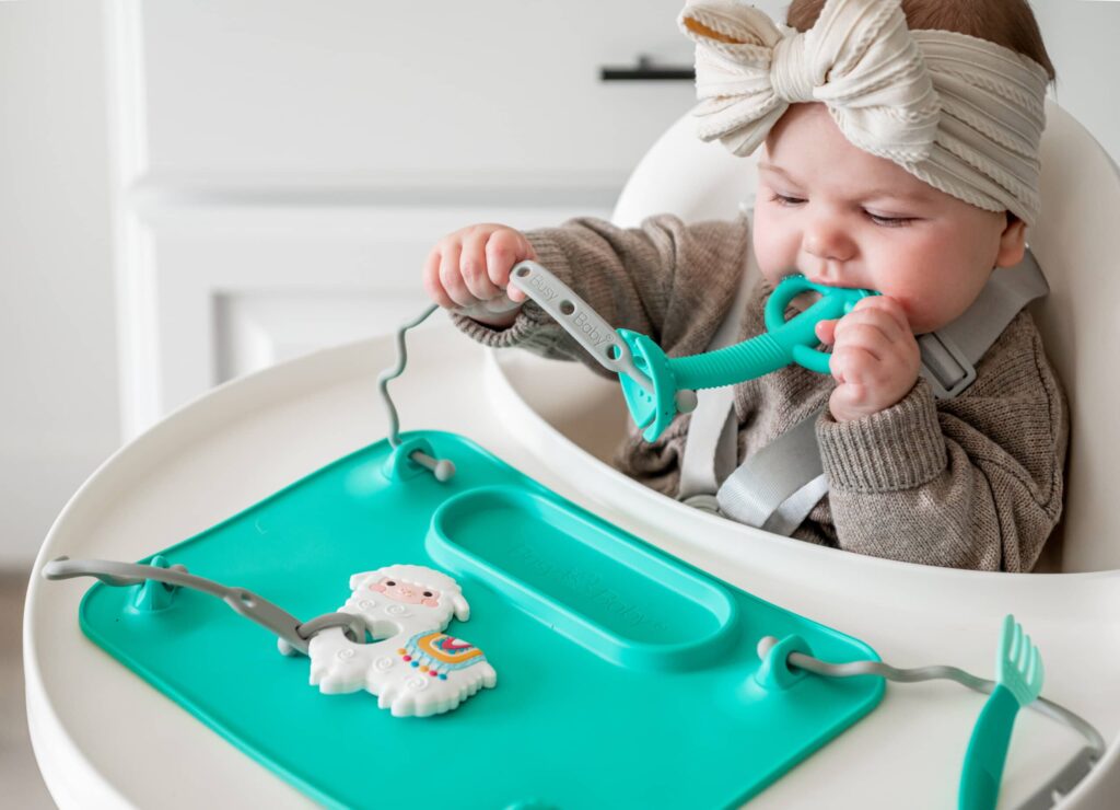 Cómo mantener los objetos del bebé al alcance de la mano y fuera del suelo Con Busy Baby