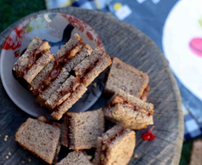 Receta para niños: sándwich de plátano y almendras