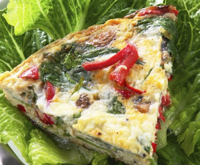 Recetas para niños: tortilla de espinacas, queso y pimiento