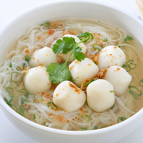 Receta para niños: sopa de fideos con bolitas de pescado