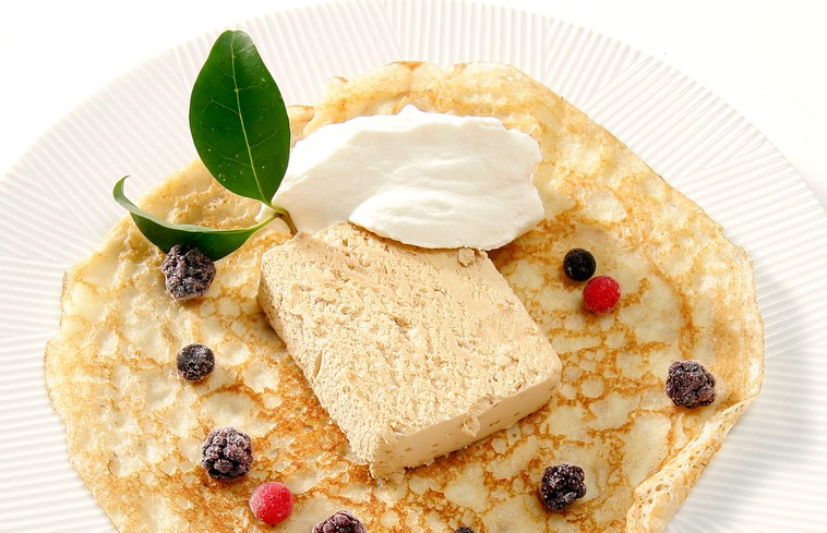 Crepes rellenos de turrón