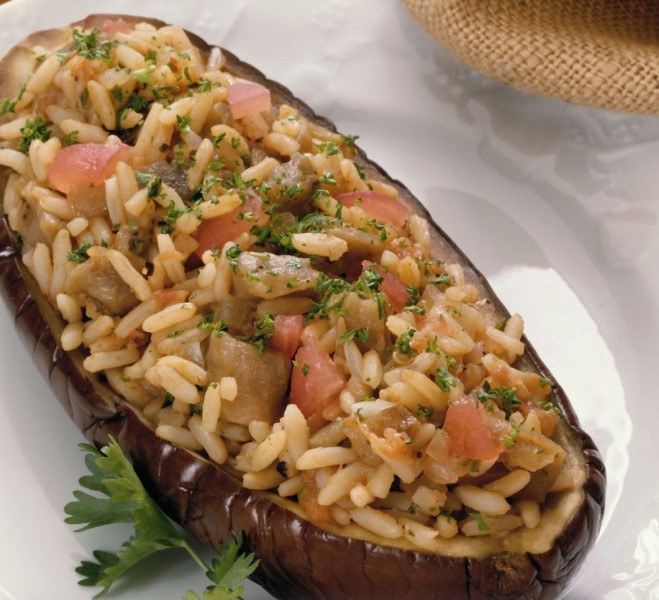 Berenjenas rellenas de arroz y verduras