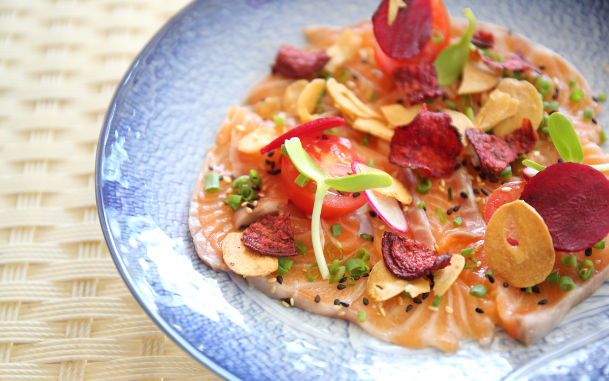 Carpaccio de Salmón y chips de verduras