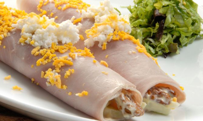 Receta para niños: rollitos de jamón york con ensaladilla rusa