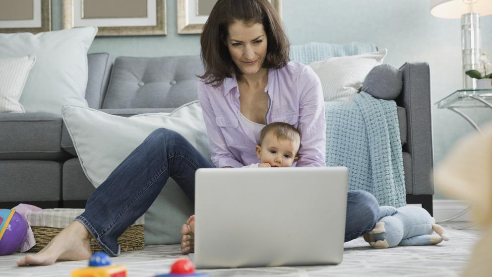 6 de cada 10 mujeres renuncia a su carrera profesional cuando son madres