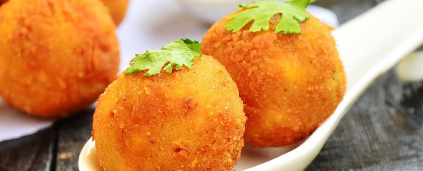 Receta para niños: albóndigas de patatas rellenas de queso