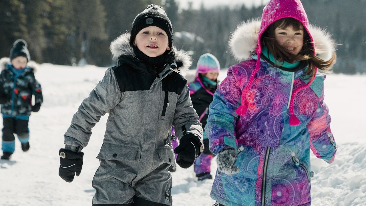 14 mejores trajes de nieve para mantener a los bebés y niños calientes este invierno