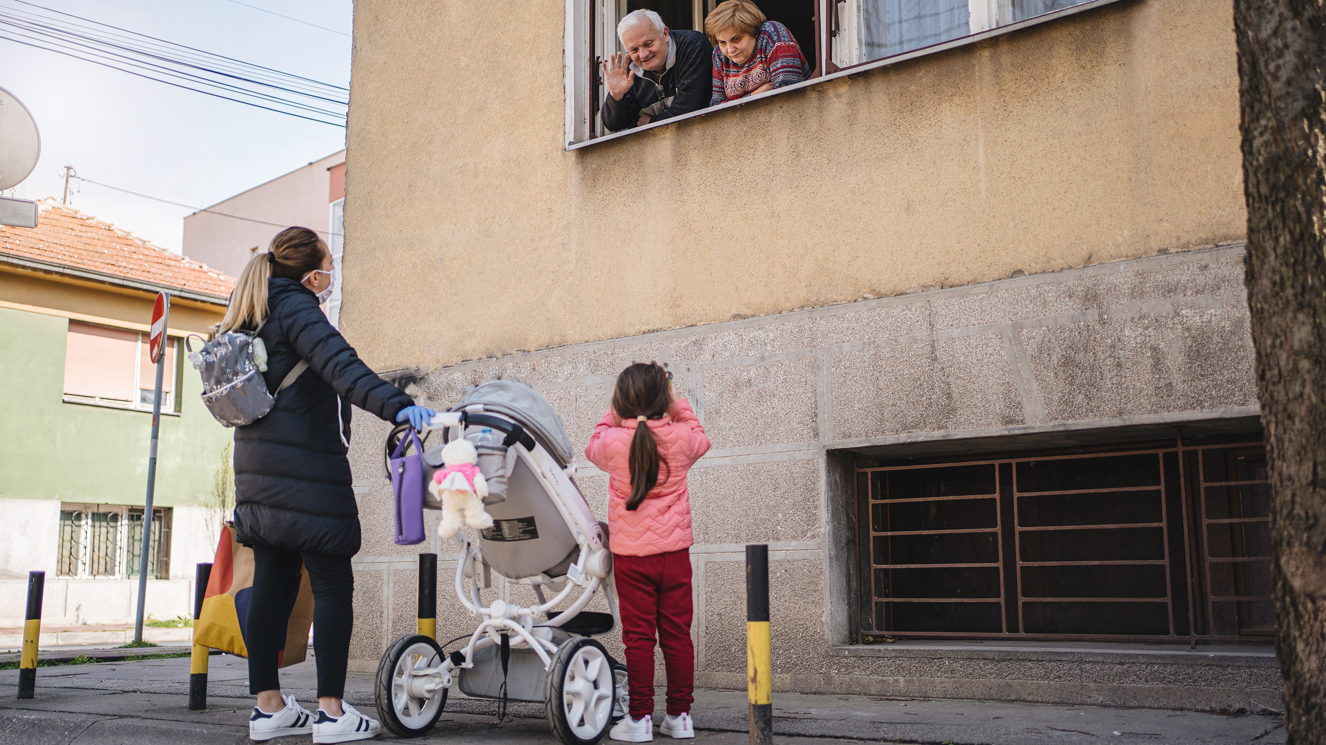 Mis hijos han vuelto a la escuela, ¿pueden seguir viendo a sus abuelos? Preguntas y respuestas de COVID - El padre de hoy