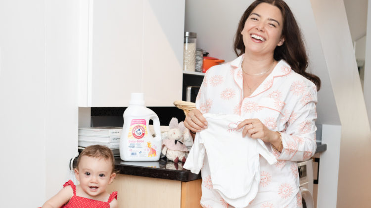 Cinco consejos ecológicos para mantener limpia la ropa del bebé - Today's Parent