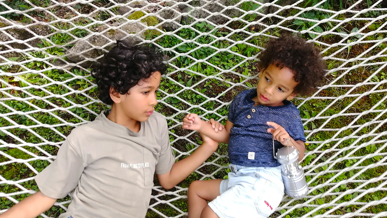 Mis dos hijos no pueden cortarse el pelo en la misma peluquería, y eso tiene que cambiar.