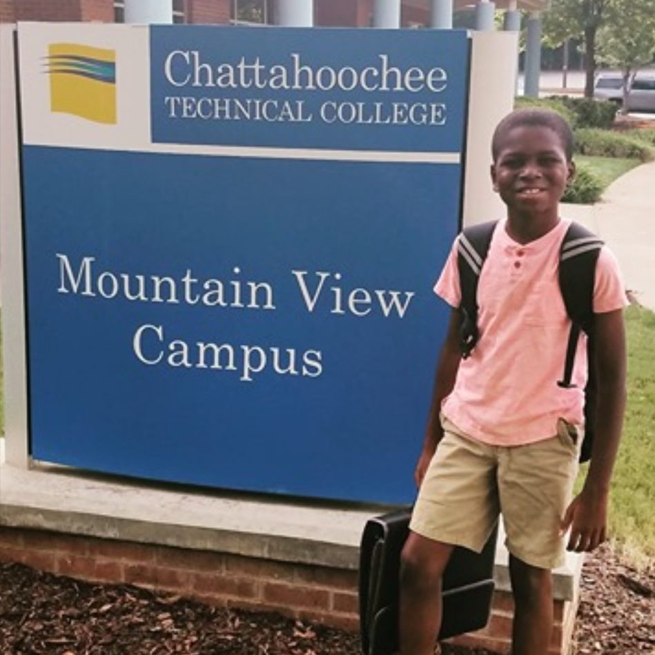 Un inspirador niño de 12 años de Georgia comienza su segundo año de universidad