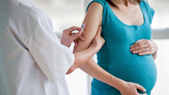 Las vacunas que las madres necesitan antes y durante el embarazo
