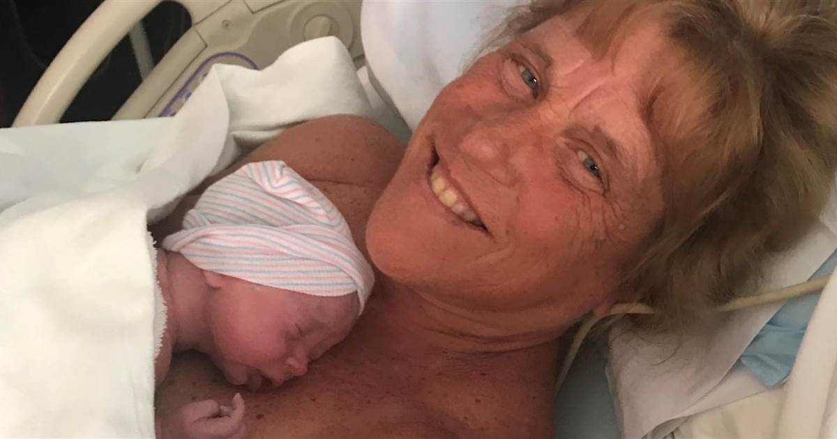 Una mujer de New Hampshire da a luz a los 57 años