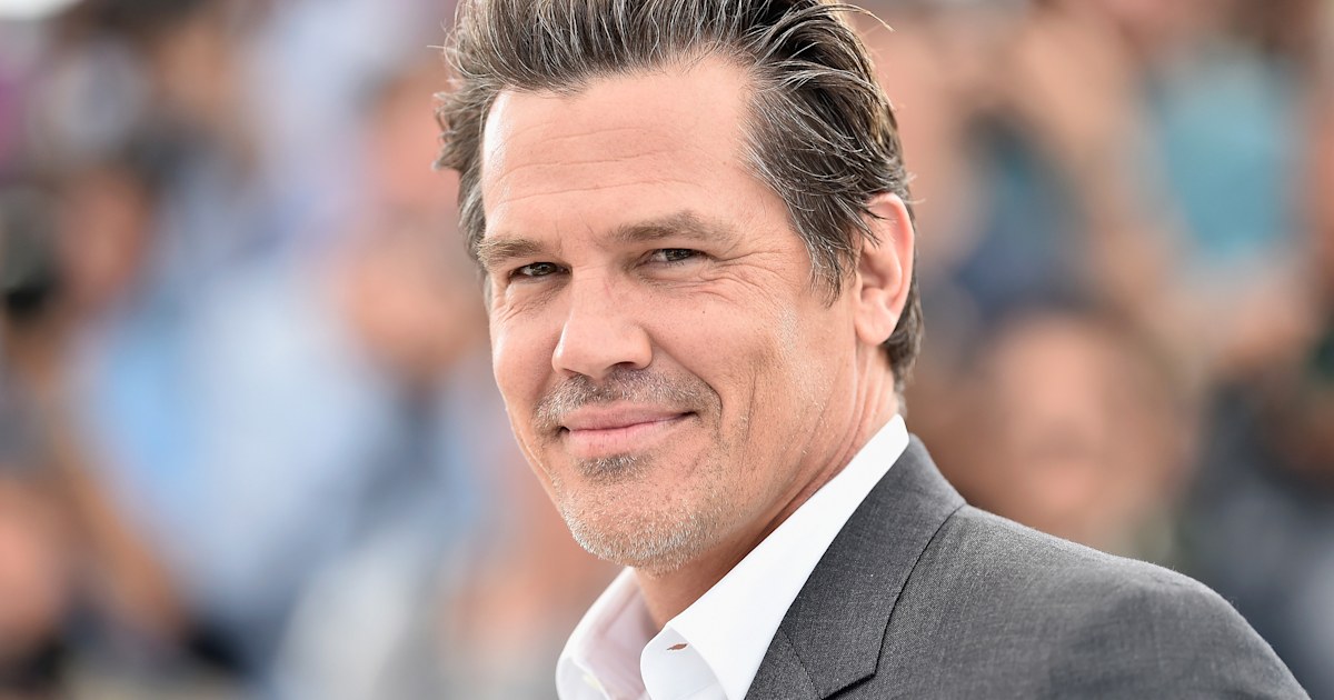 Josh Brolin usa el inodoro de su hija de 2 años durante una sesión de entrenamiento para ir al baño - ¡vea la foto!