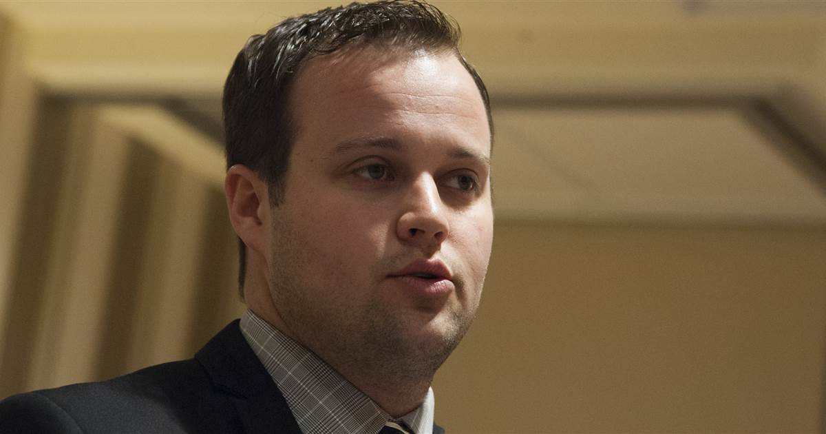 La estrella de la telerrealidad Josh Duggar es acusado de poseer pornografía infantil