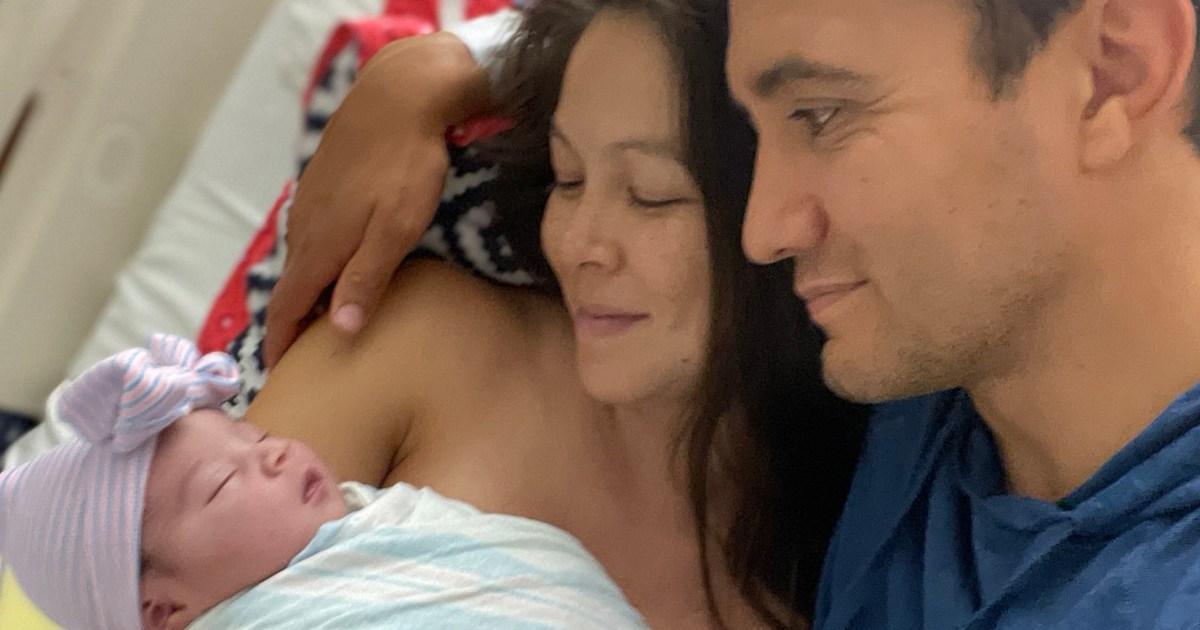 Gadi Schwartz y Kimi Tobin, de NBC News, dan la bienvenida a su primer hijo