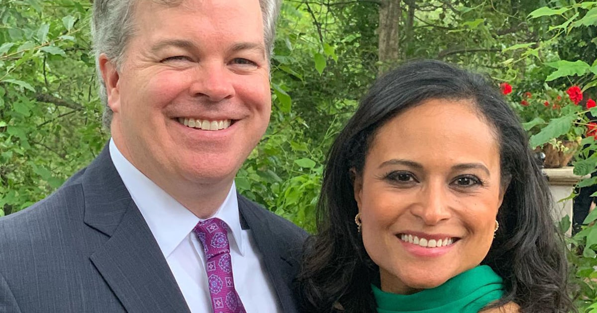 Kristen Welker y su marido John Hughes dan la bienvenida a su primer hijo, una niña