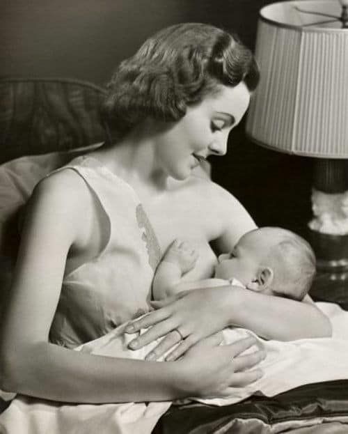 27 increíbles imágenes antiguas de la lactancia materna a lo largo de la historia