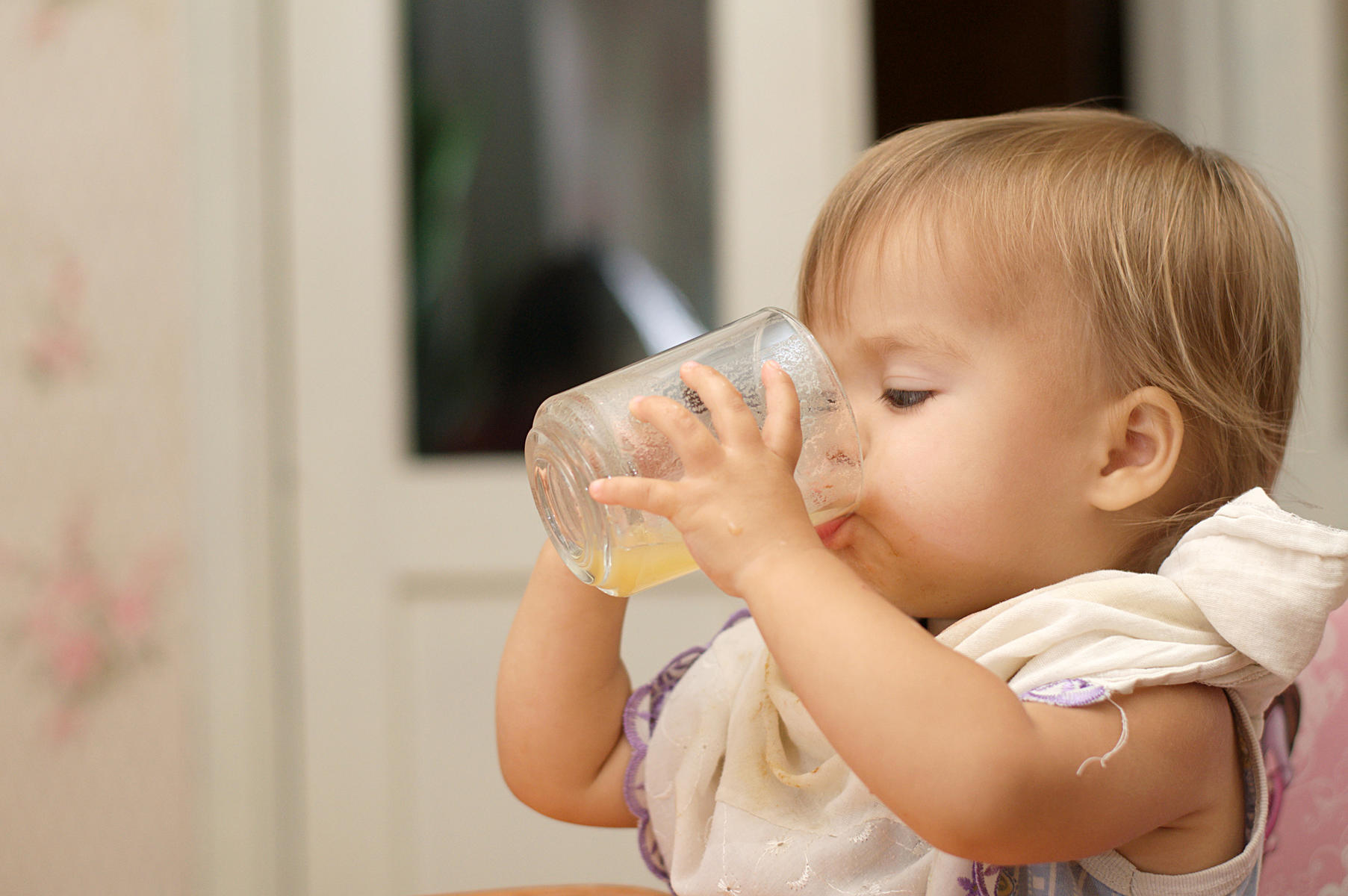 Nuevas directrices sobre los zumos de frutas: Menos para los niños y nada para los bebés