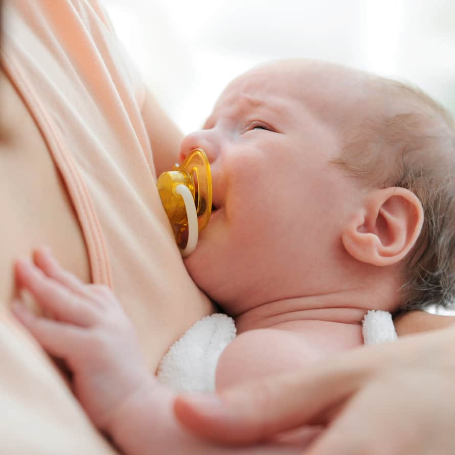 ¿Por qué los bebés no pueden tomar miel? Y las respuestas a 10 preguntas comunes