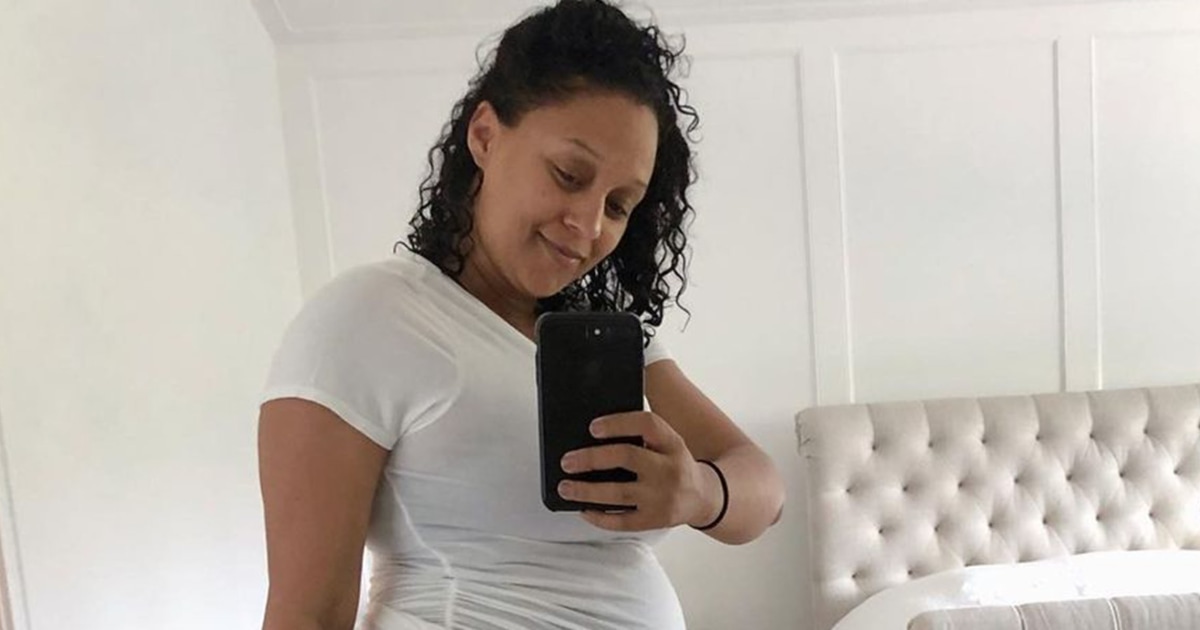 Tia Mowry lanza un reproche a la "cultura del chasquido" para las madres