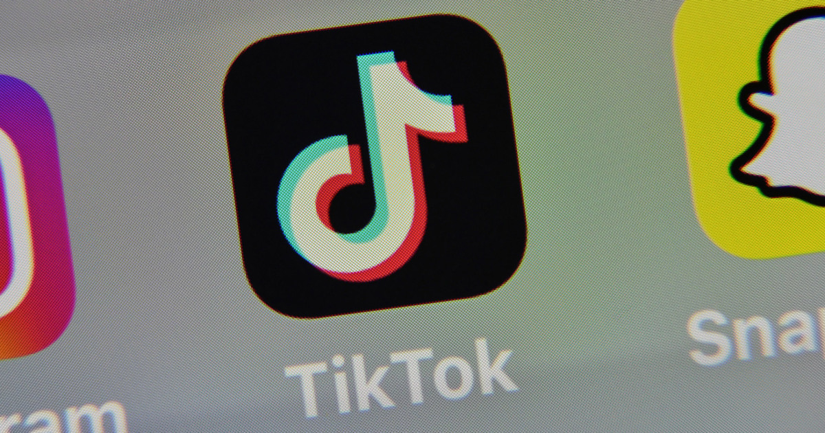 Adolescente rescatada tras usar el signo de la mano de TikTok para decir que estaba en peligro