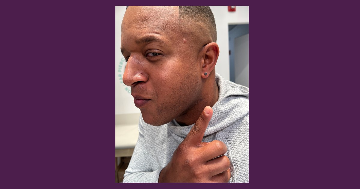 Craig Melvin se hizo un piercing en la oreja por la razón más dulce