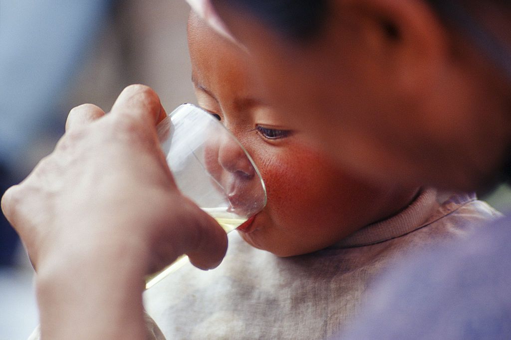 ¿Cuándo puede mi bebé beber agua?