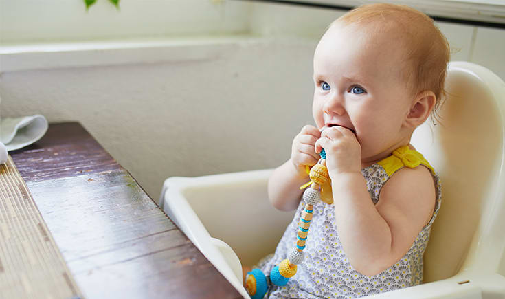 ¿Necesitan los bebés una merienda?