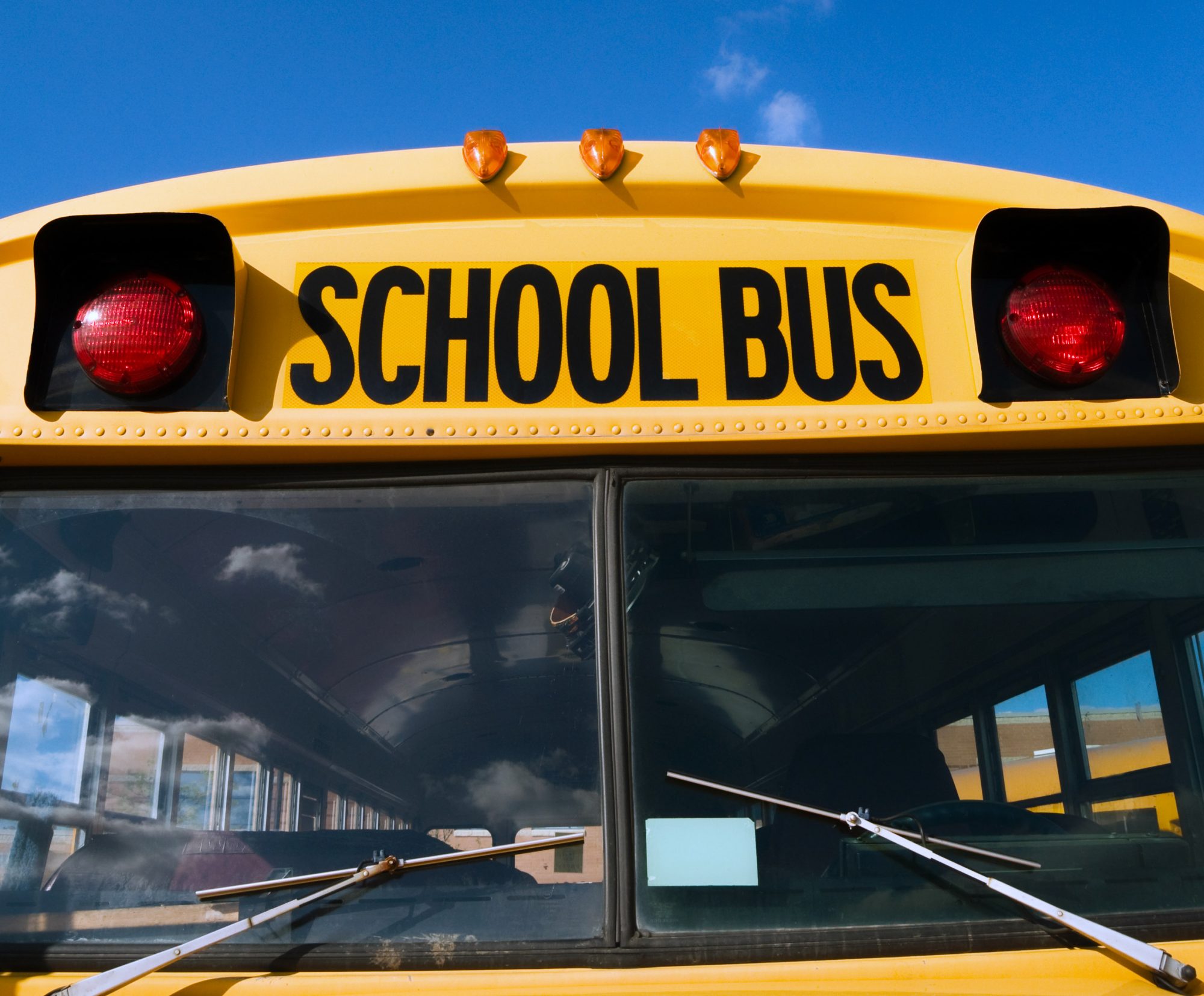 Un autobús con casi 30 alumnos de secundaria cae en un arroyo de Pensilvania, con heridos "leves