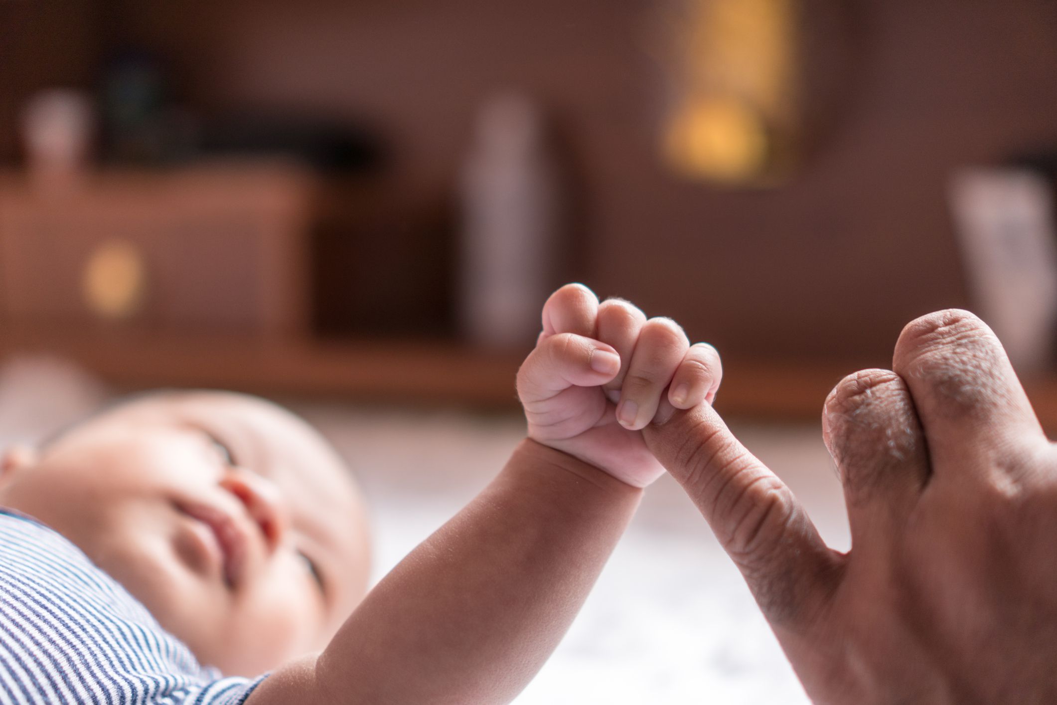 Los reflejos del recién nacido son los movimientos involuntarios de su bebé