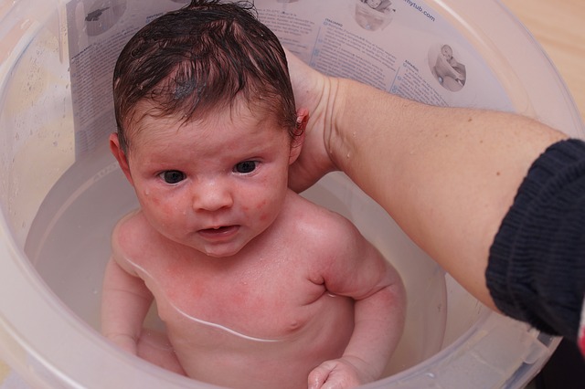10 sencillas rutinas de cuidado de la piel del bebé para eliminar las erupciones y hacer que su piel brille.