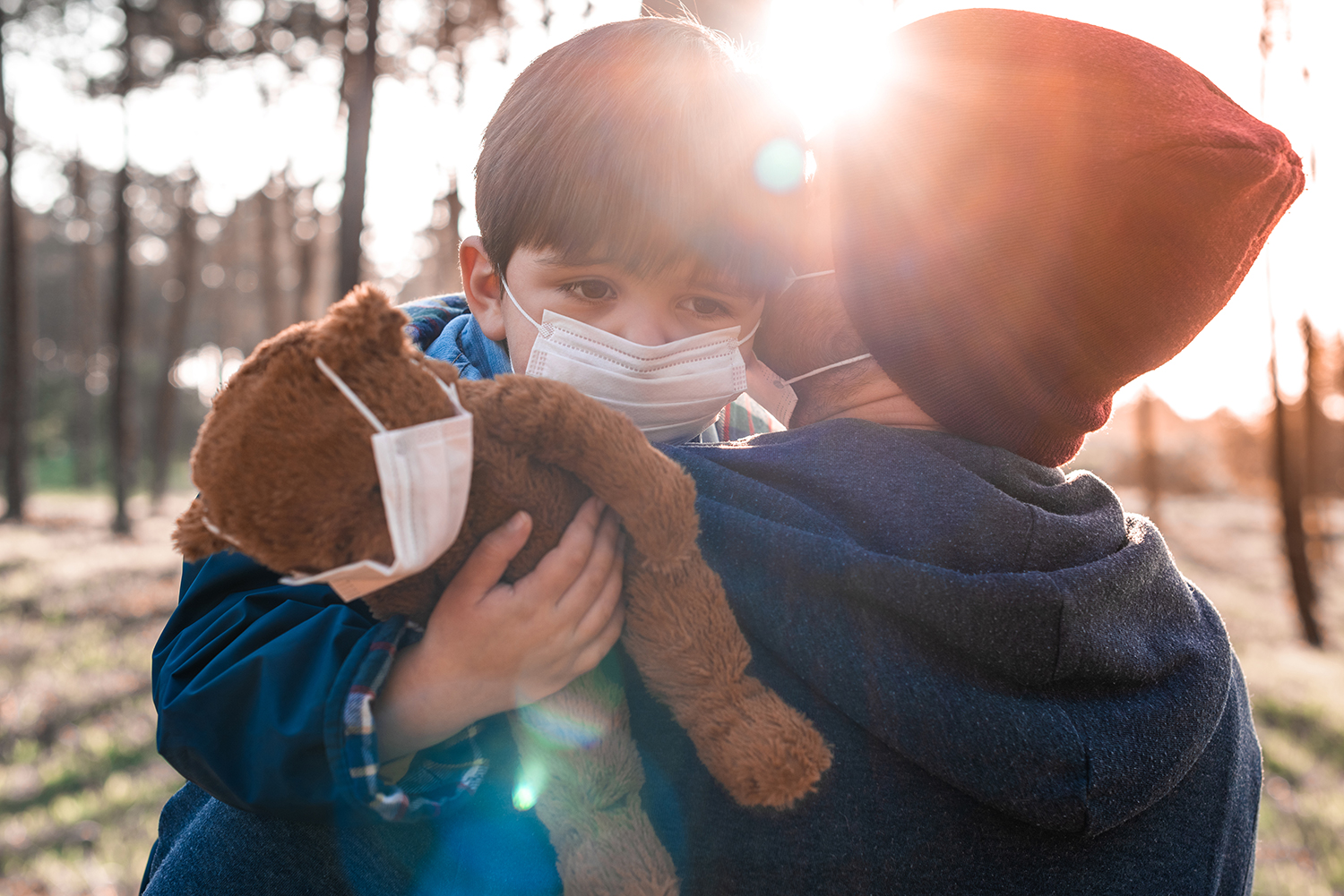 Cada vez hay más niños hospitalizados con COVID-19, pero los expertos dicen que los padres no deben preocuparse demasiado