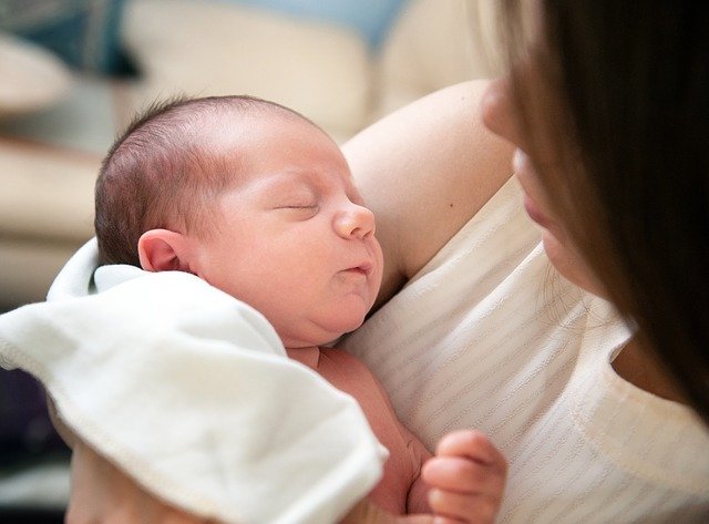 Los 10 signos de fiebre en los recién nacidos que no debes ignorar; causas y tratamientos