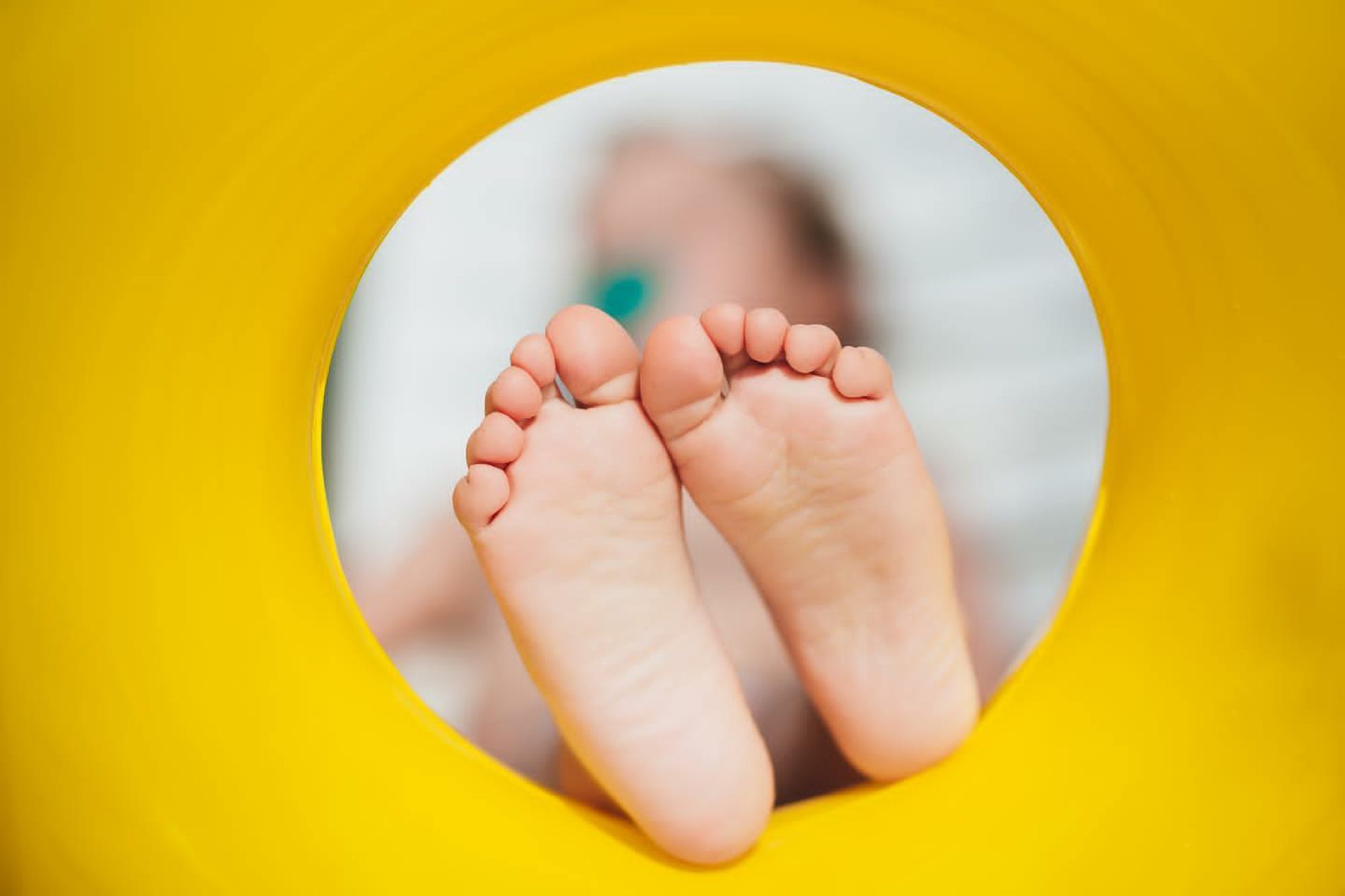 Dedos de los pies COVID: Lo que hay que saber sobre este extraño síntoma en los niños