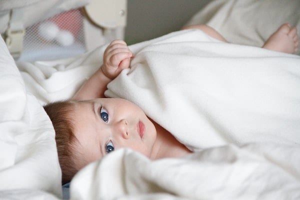 Nuestros mejores consejos para cuando tu bebé se despierta demasiado pronto