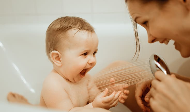 Cómo superar el miedo al baño del bebé