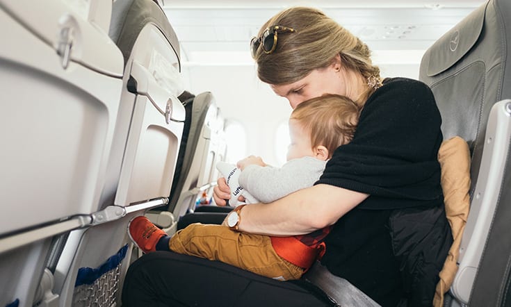 Cómo gestionar el jet lag de tu bebé