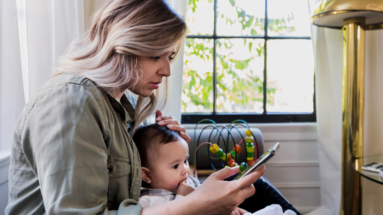 Por qué las madres son el objetivo perfecto para los influencers antivacunas