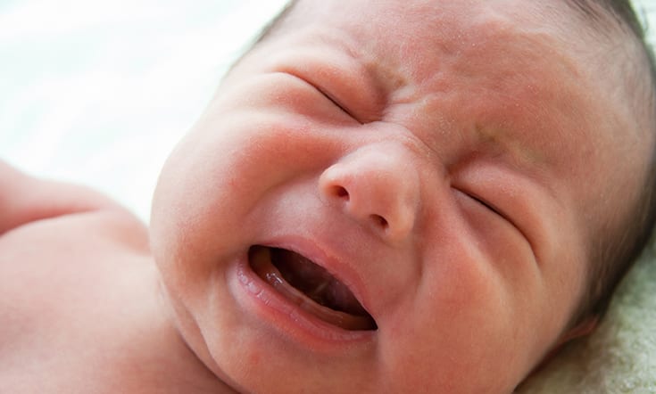 Cinco cosas que puede hacer si su bebé tiene cólicos