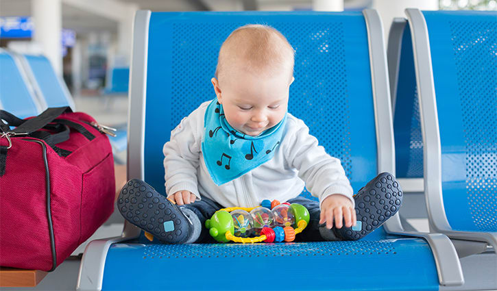 Lista de equipaje de mano: Qué llevar en avión con un bebé
